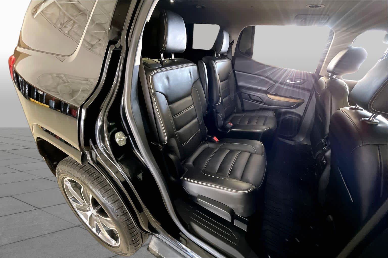 Used 2019 GMC Acadia Denali FWD image 17