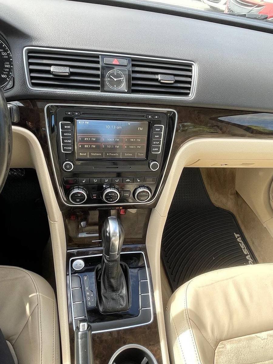 Used 2014 Volkswagen Passat 1.8T SEL Premium FWD image 19
