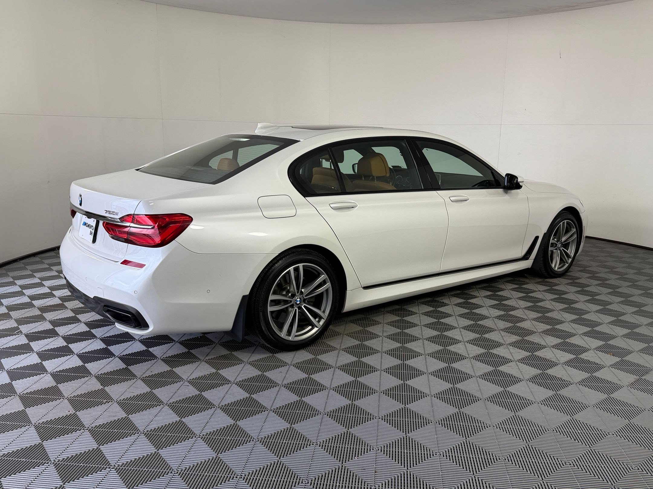 Used 2018 BMW 750i xDrive AWD/4WD image 9