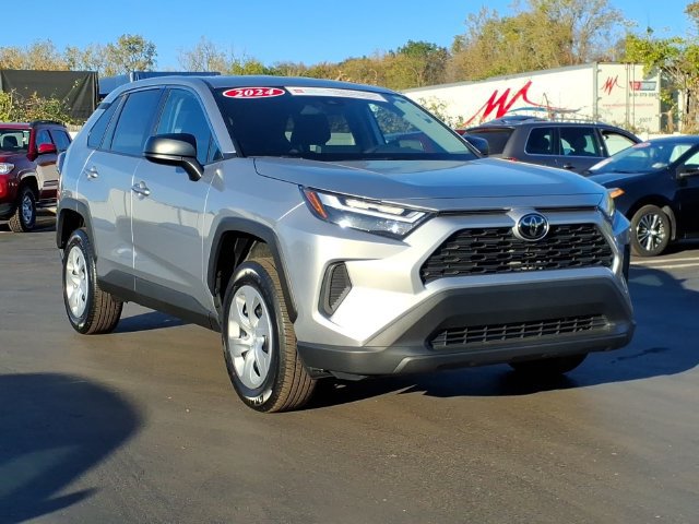 Certified 2024 Toyota RAV4 LE AWD/4WD image 3