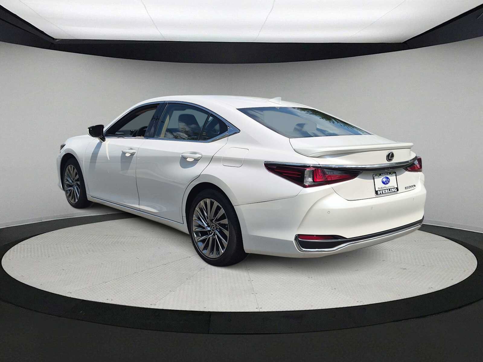 Used 2024 Lexus ES 300h w/ Technology Package FWD image 6