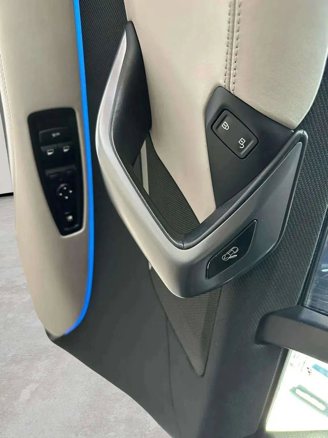 Used 2016 BMW i8 image 27