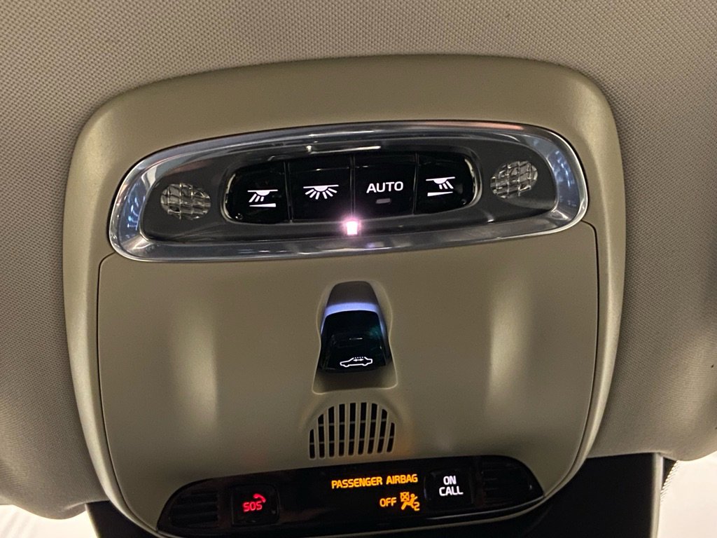 Used 2017 Volvo XC90 T6 Momentum w/ Vision Package image 48