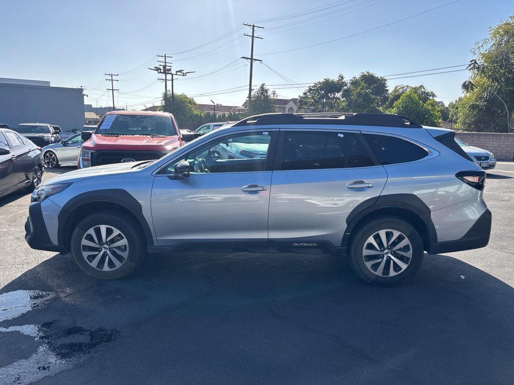 Used 2023 Subaru Outback Premium AWD/4WD image 7