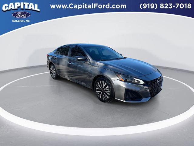 Used 2024 Nissan Altima 2.5 SV image 2