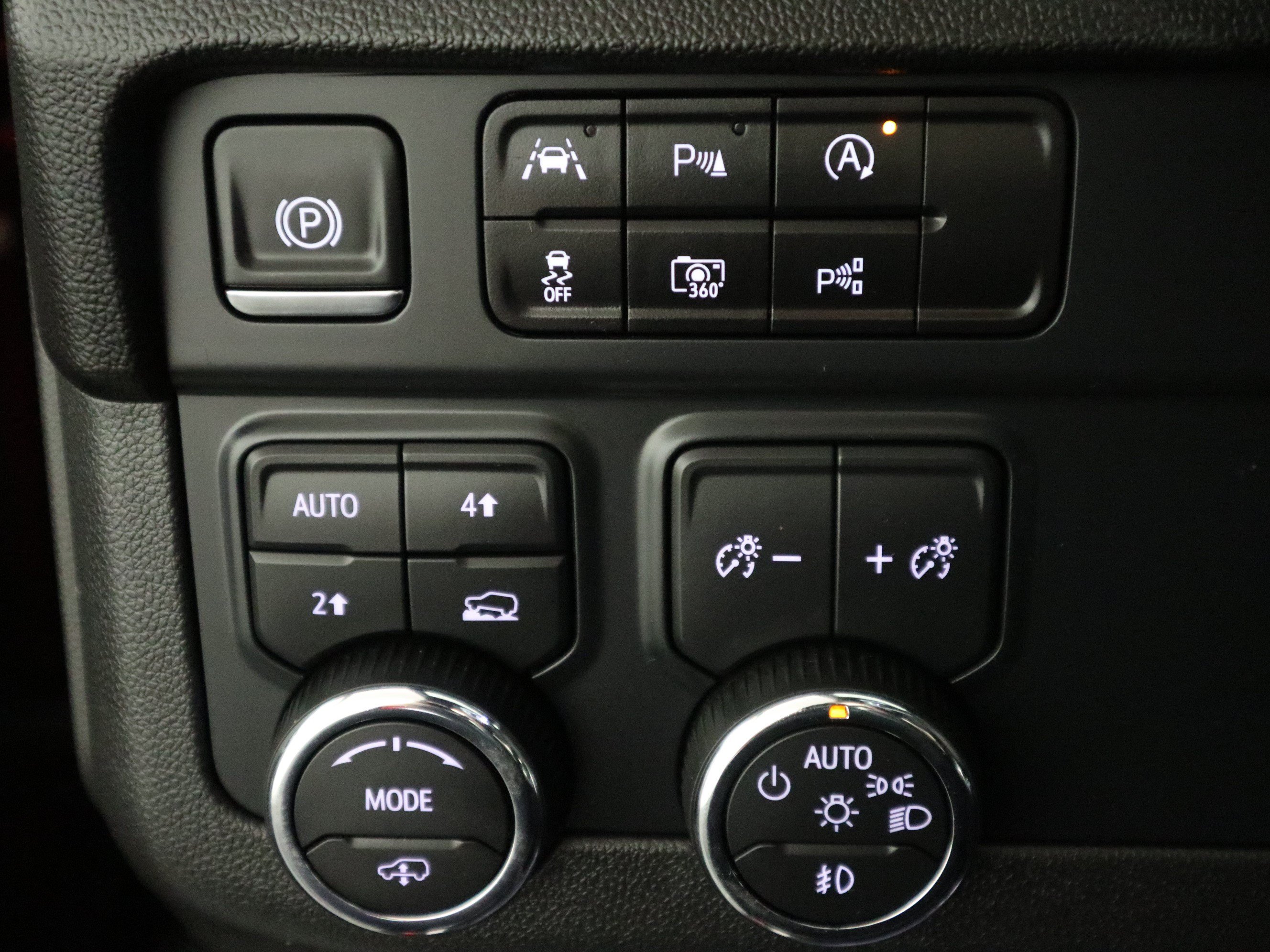Used 2025 Chevrolet Suburban RST w/ RST Capability Package AWD/4WD image 30