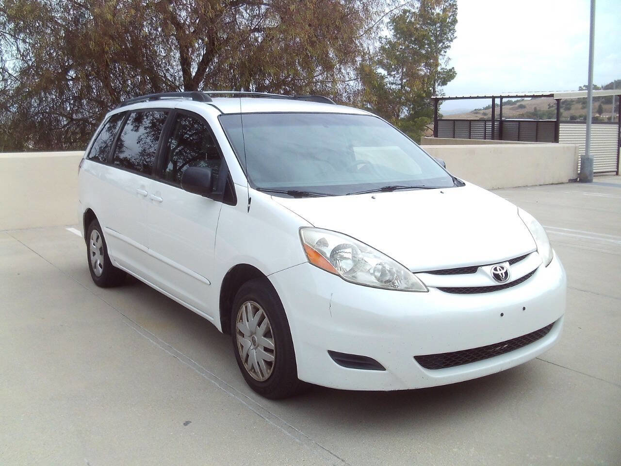 Used 2008 Toyota Sienna LE FWD image 3