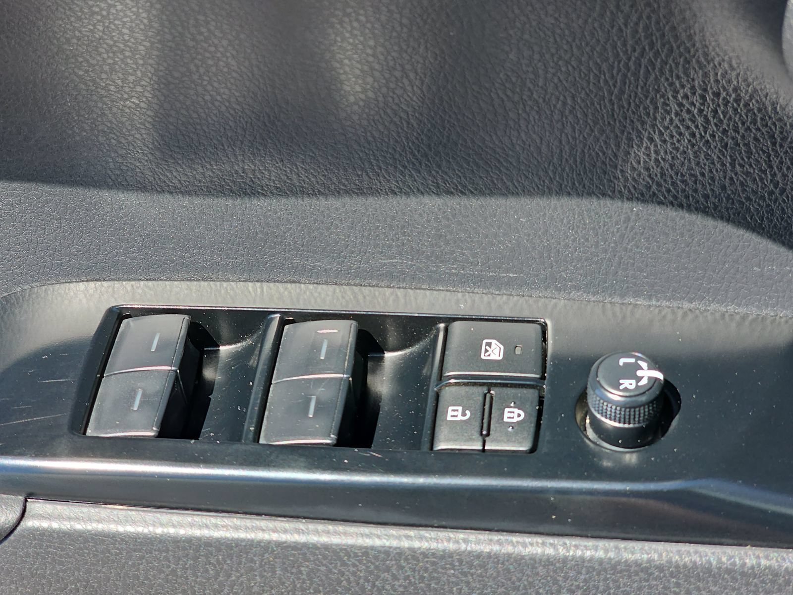 Used 2025 Toyota Camry LE FWD image 32