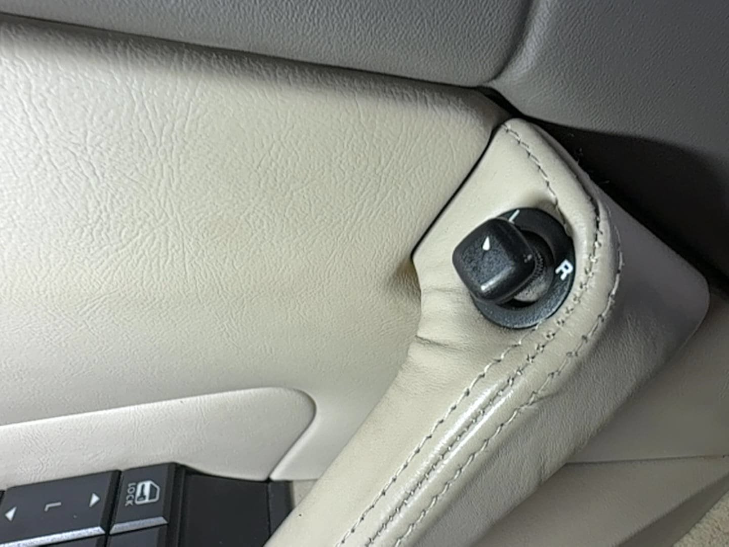 Used 1993 Cadillac Allante FWD image 46