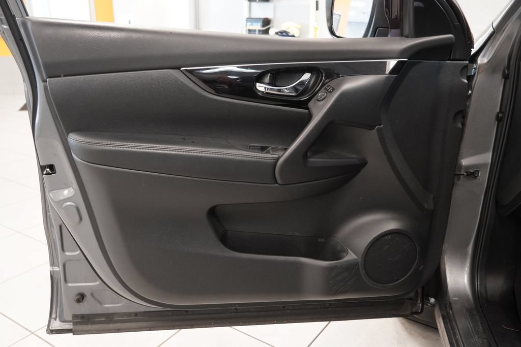Used 2019 Nissan Rogue Sport SL w/ Premium Package AWD/4WD image 17