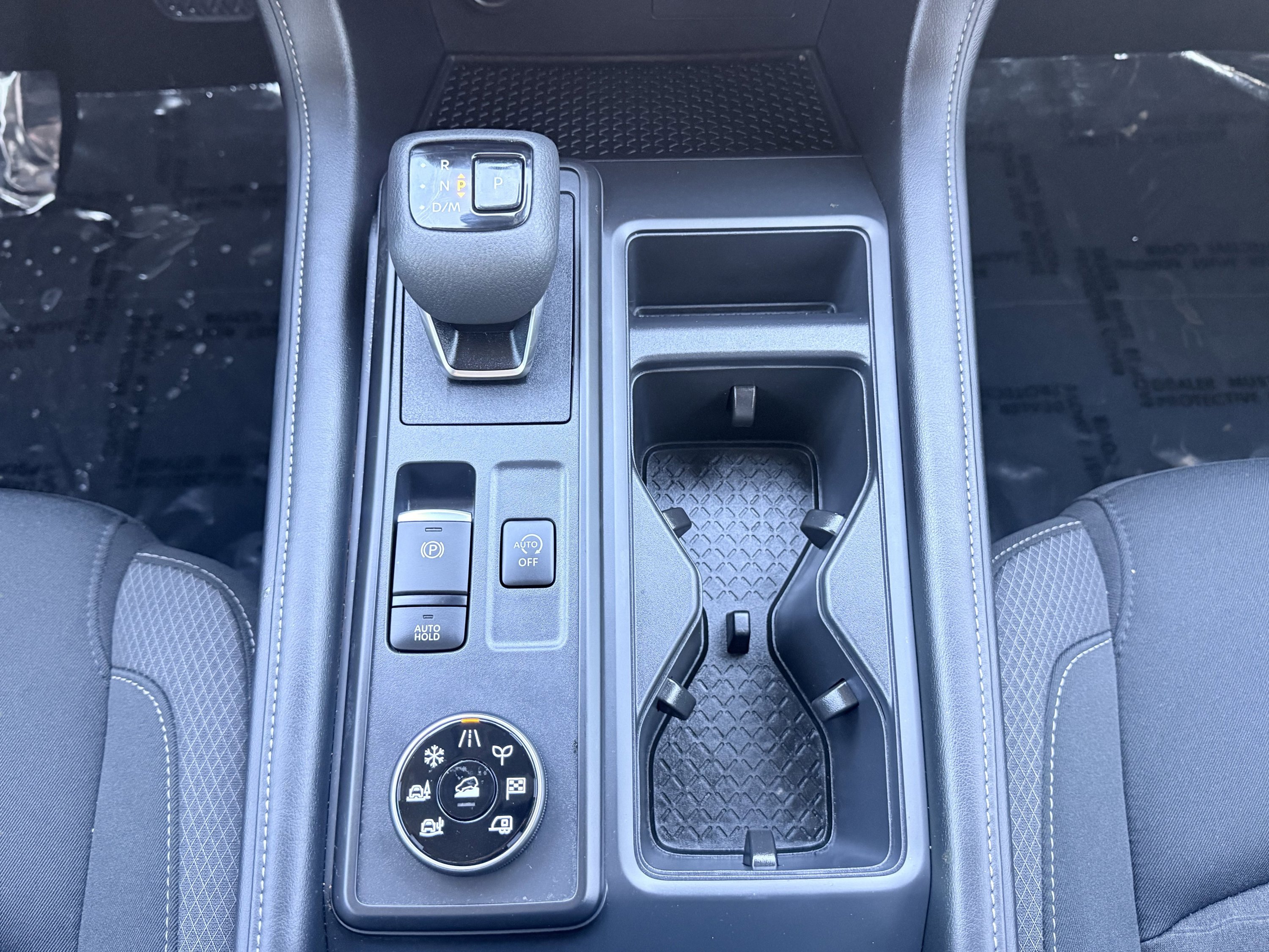 Used 2025 Nissan Pathfinder S image 56