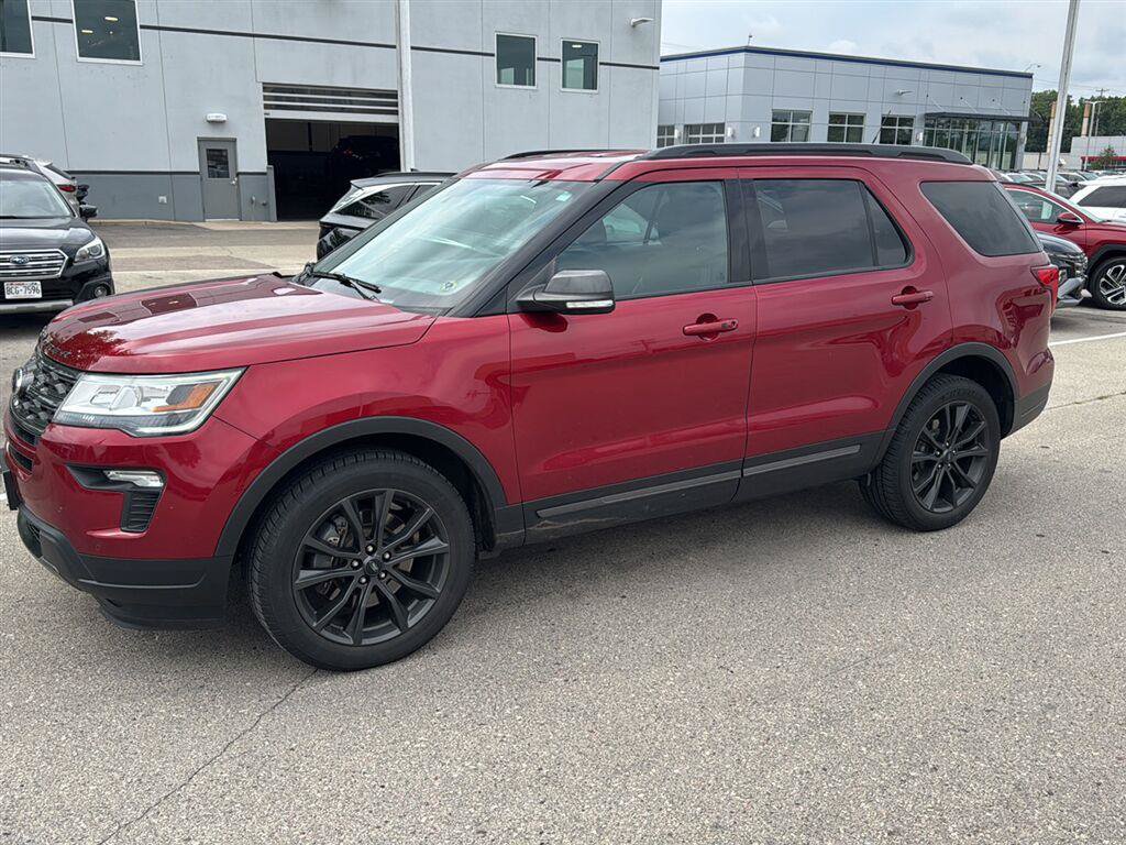Used 2018 Ford Explorer XLT w/ Equipment Group 202A AWD/4WD image 6