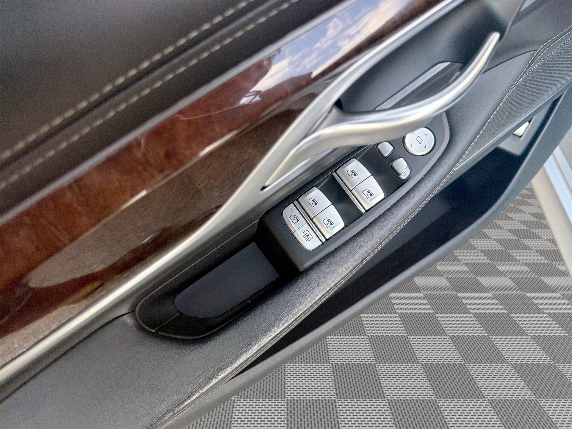 Used 2019 BMW 750i RWD image 15