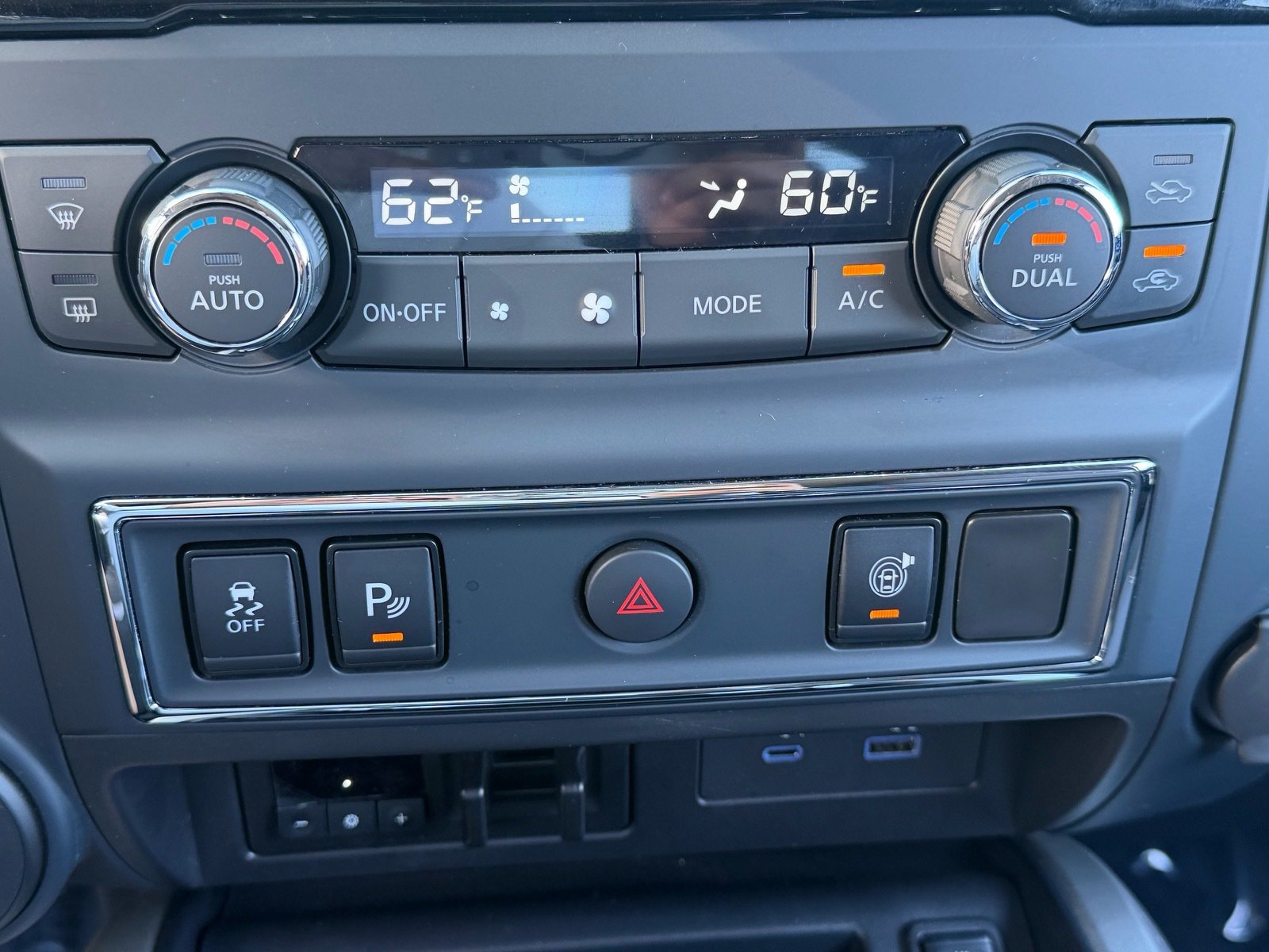Certified 2024 Nissan Titan SV w/ SV Convenience Package AWD/4WD image 26