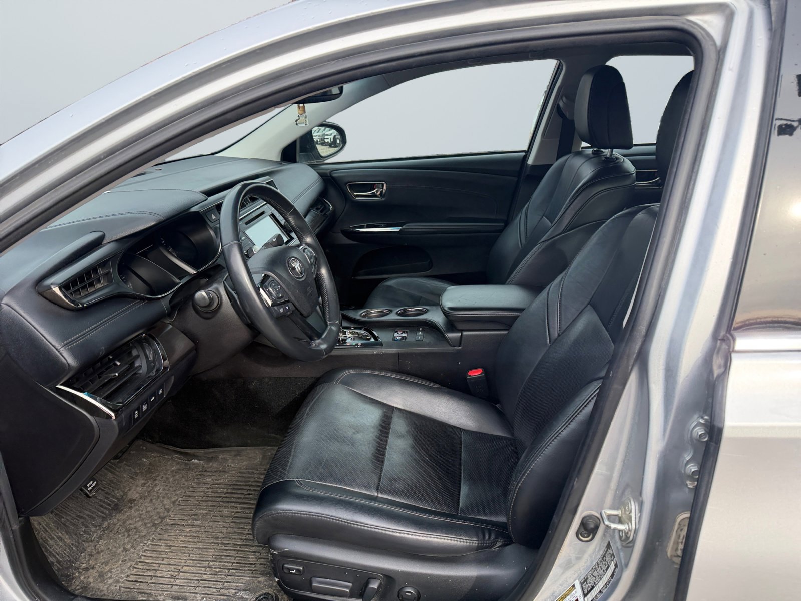 Used 2018 Toyota Avalon Limited w/ Carpet Mat Package image 10