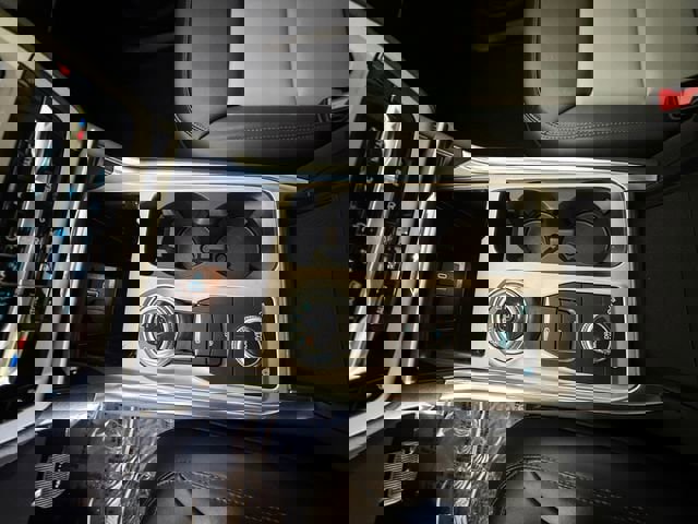 Used 2022 Ford Explorer XLT w/ Equipment Group 202A AWD/4WD image 22