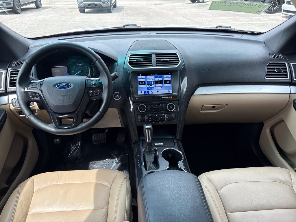 Used 2017 Ford Explorer XLT w/ Equipment Group 202A FWD image 5