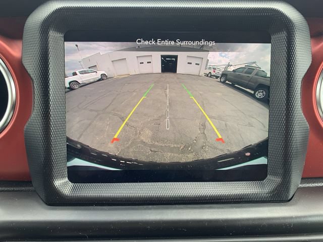 Used 2023 Jeep Wrangler Unlimited Rubicon w/ Cold Weather Group AWD/4WD image 15