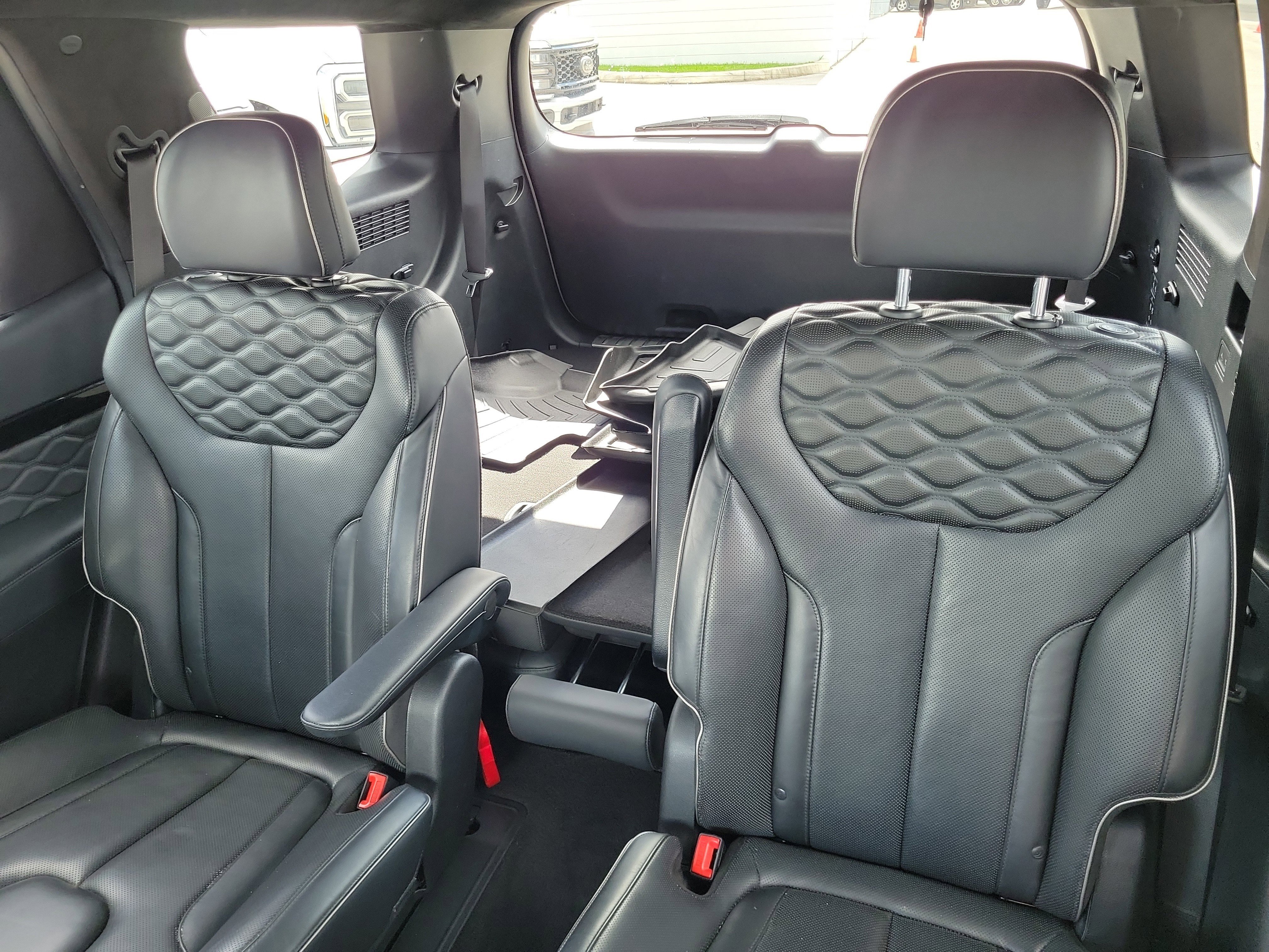 Used 2022 Hyundai Palisade Calligraphy image 15