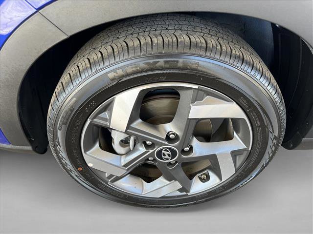 Used 2025 Hyundai Venue SEL image 22
