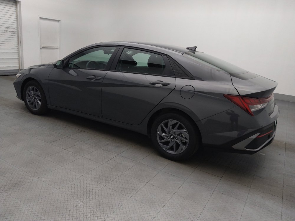 Used 2025 Hyundai Elantra Hybrid FWD image 3