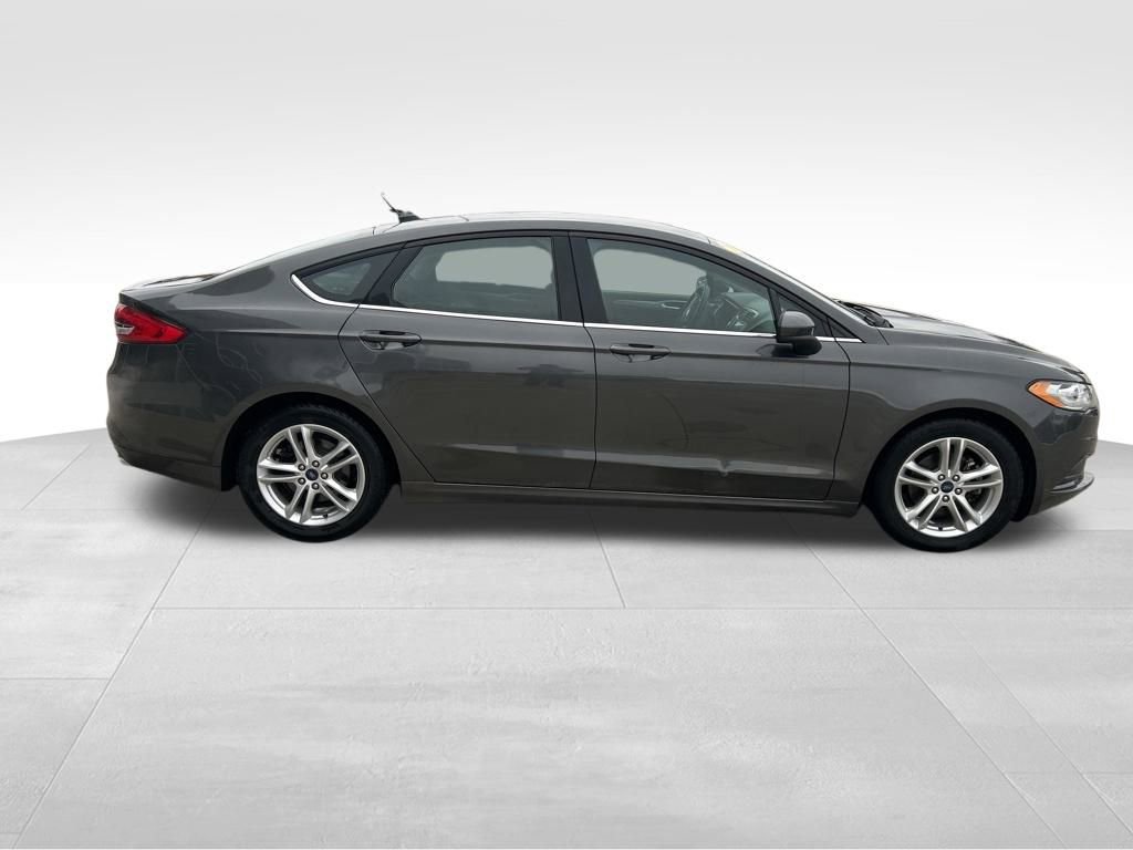 Used 2018 Ford Fusion SE w/ Fusion SE Technology Package image 10