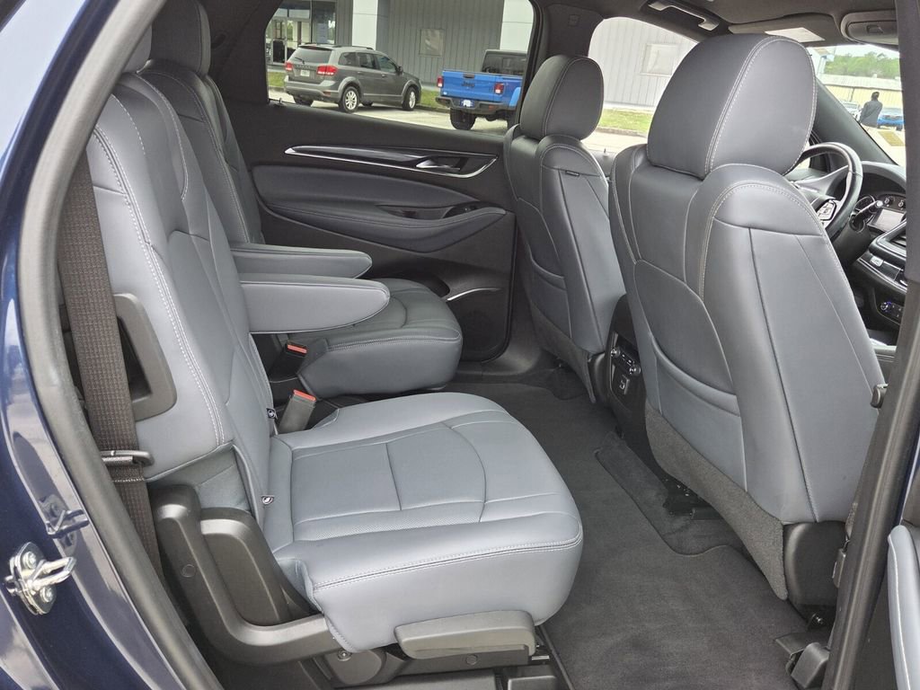Used 2023 Buick Enclave Essence AWD/4WD image 18