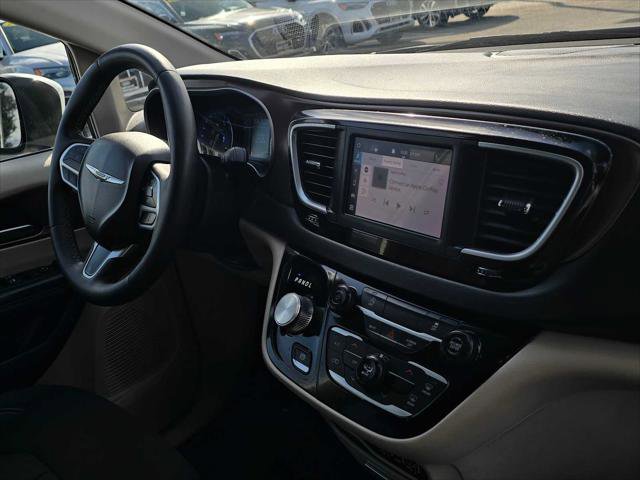 Used 2023 Chrysler Voyager LX FWD image 10