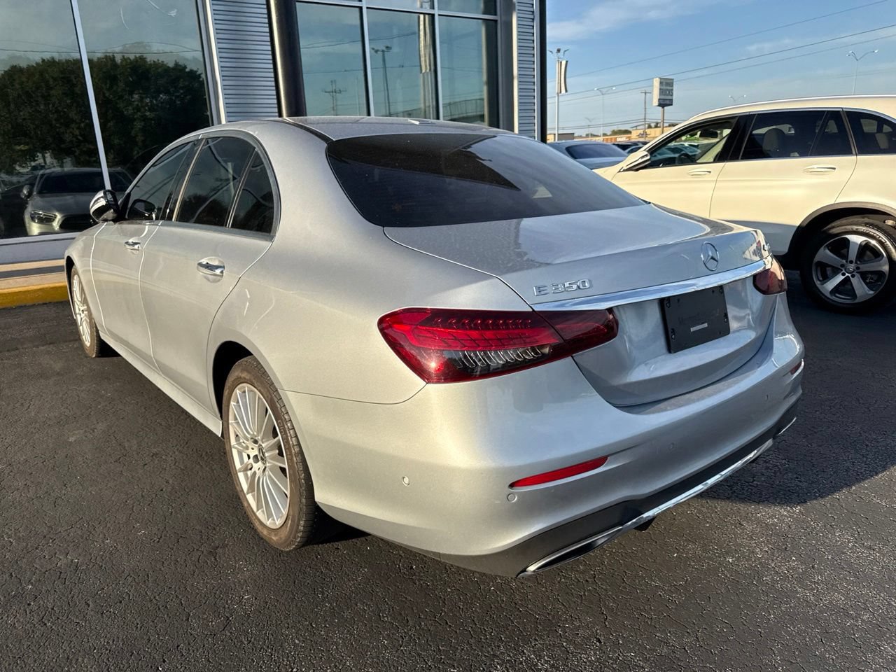 Used 2022 Mercedes-Benz E 350 4MATIC Sedan image 9