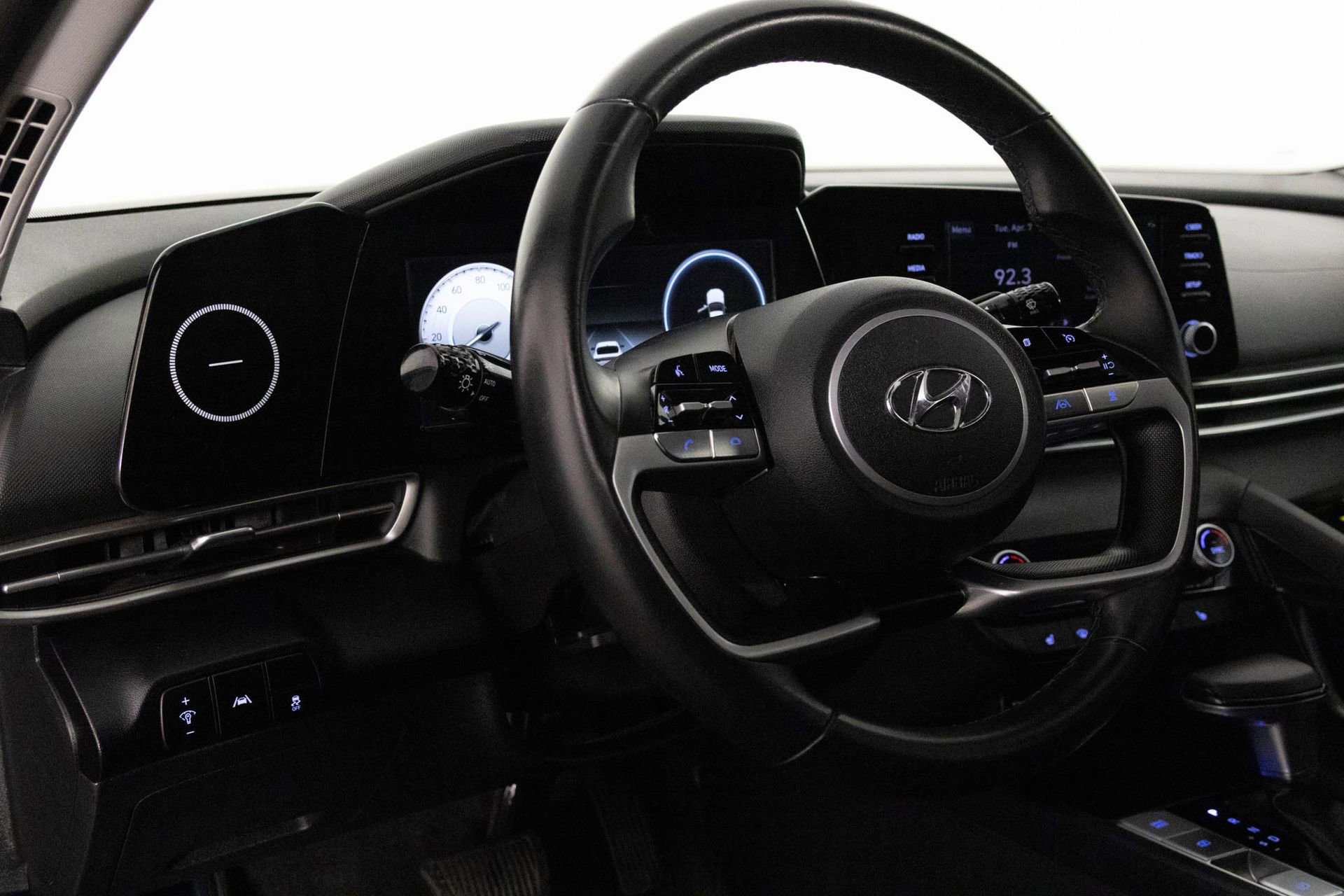 Used 2022 Hyundai Elantra SEL w/ Convenience + Premium Package FWD image 32