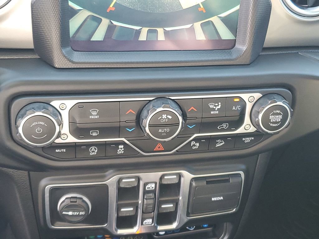 Used 2020 Jeep Wrangler Unlimited Sahara image 18