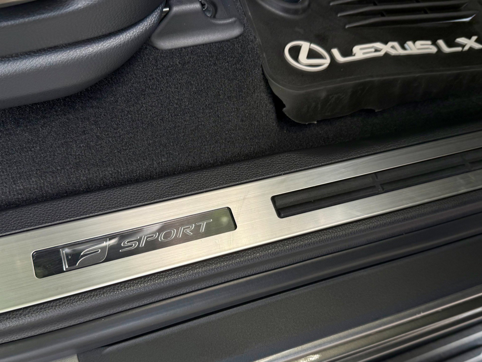 Used 2024 Lexus LX 600 F Sport AWD/4WD image 31