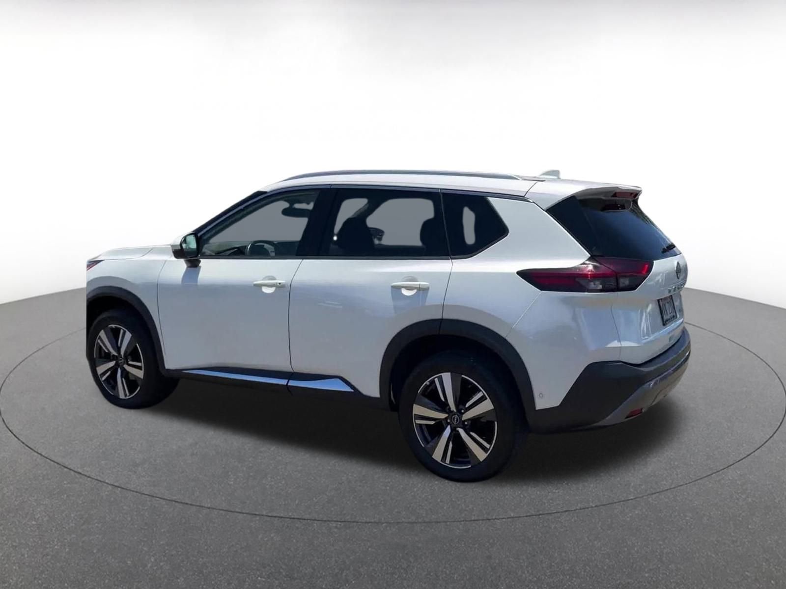 Used 2023 Nissan Rogue SL w/ SL Premium Package image 10