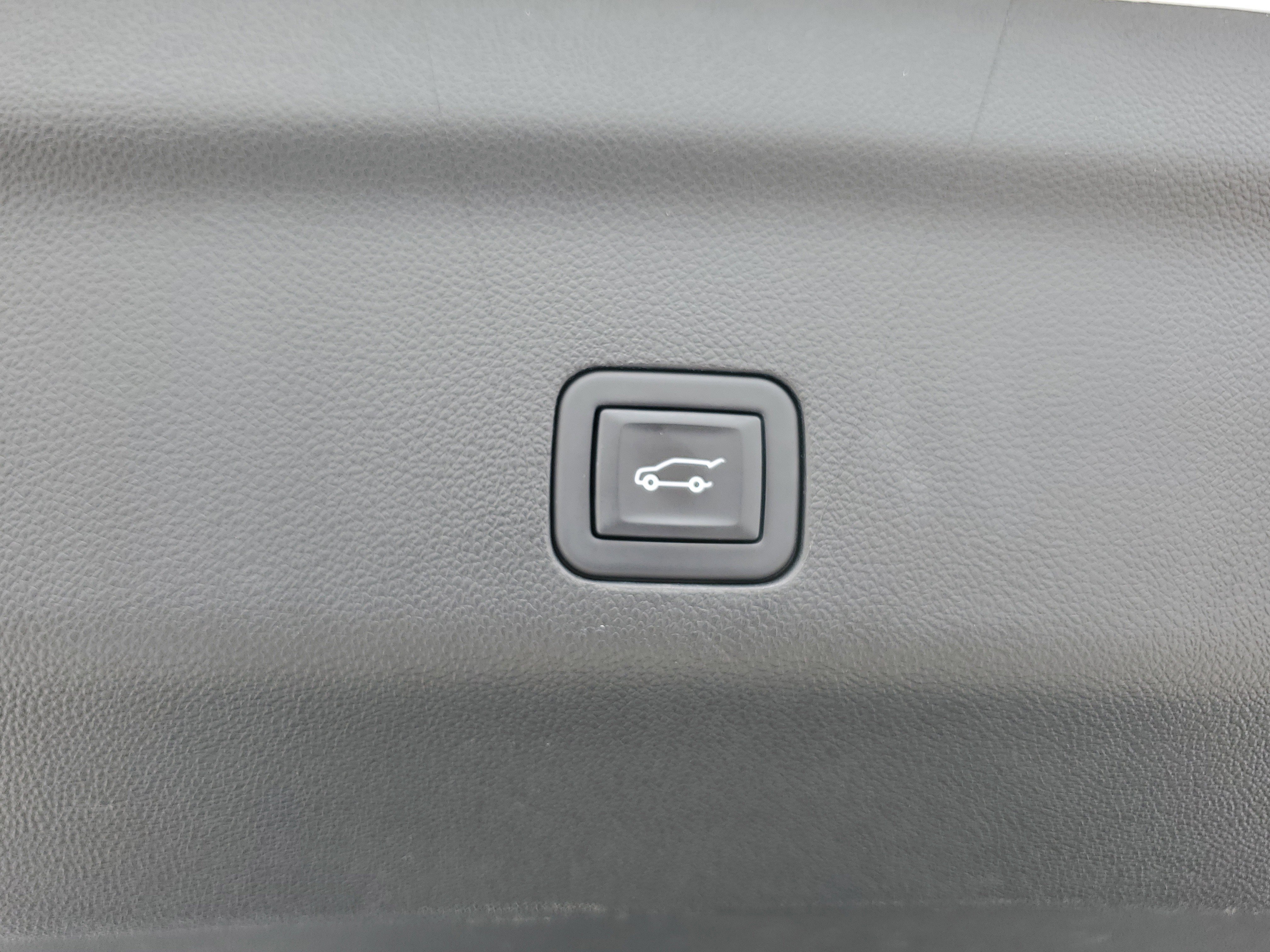 Used 2023 Chevrolet Suburban Z71 w/ Luxury Package image 17