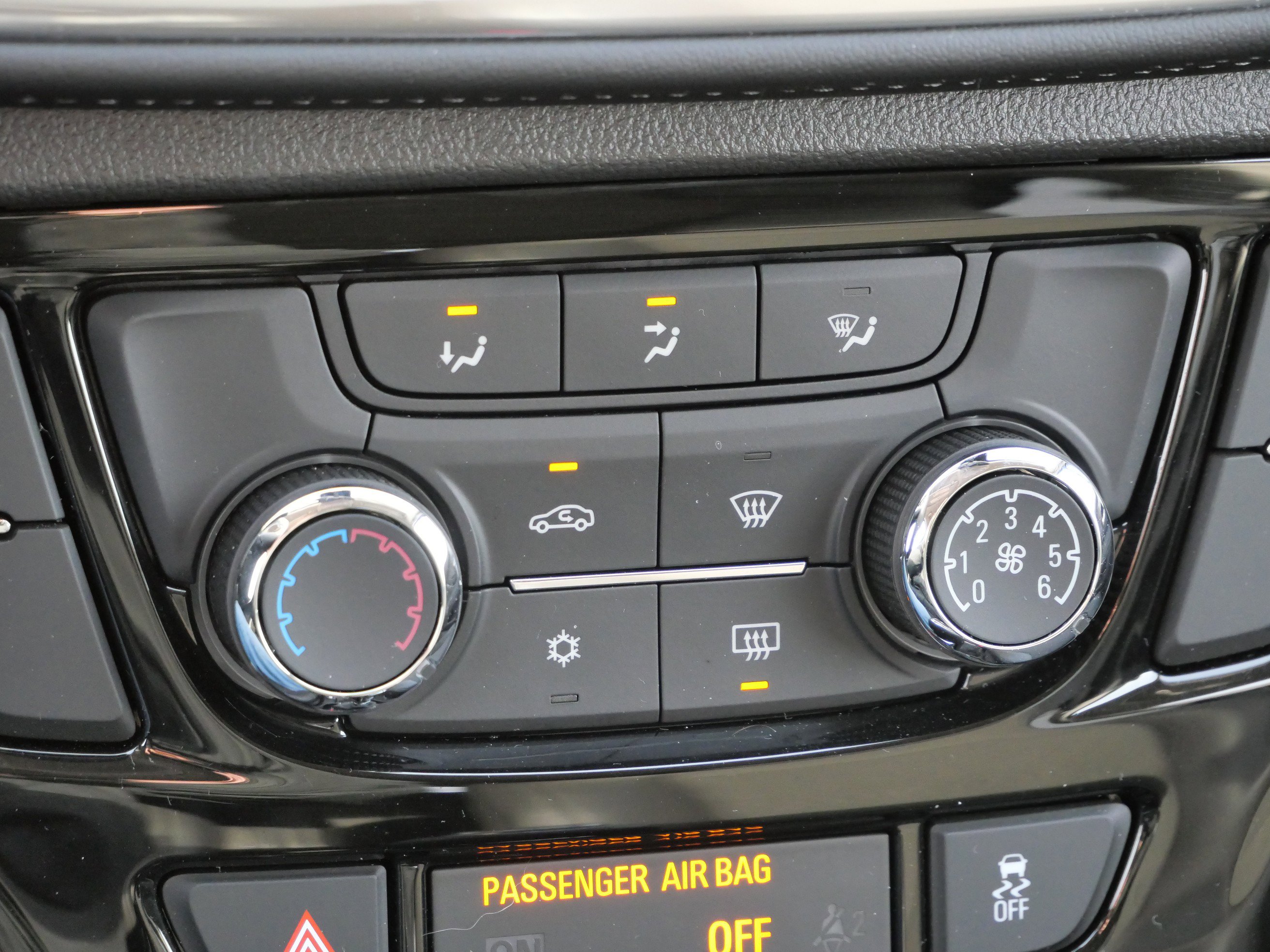 Used 2022 Buick Encore Preferred w/ Safety Package image 22