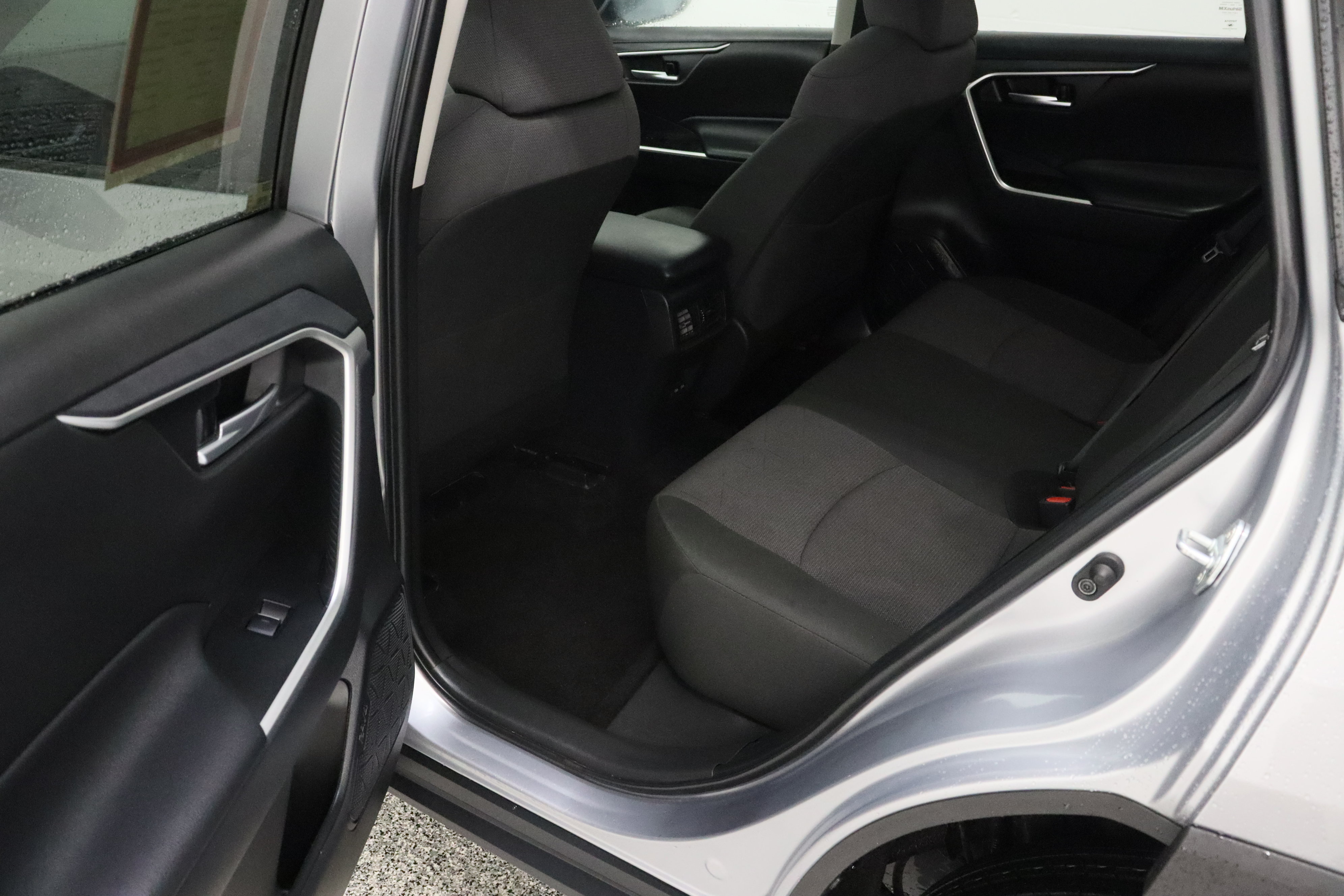 Used 2025 Toyota RAV4 XLE w/ Convenience Package AWD/4WD image 28