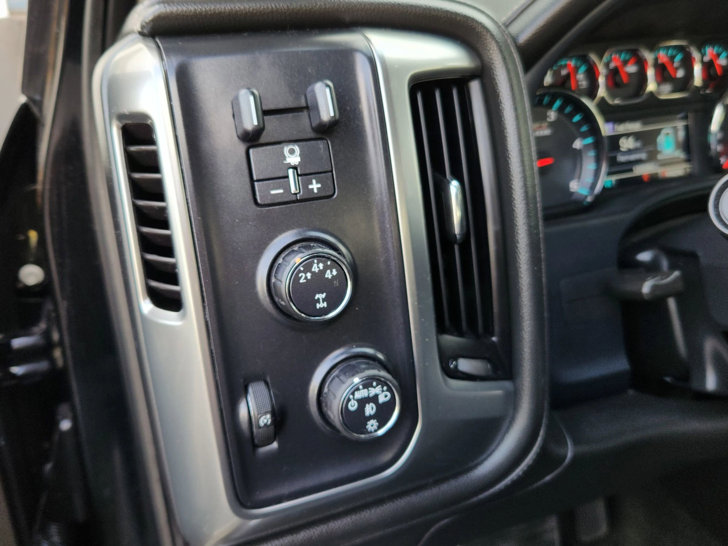 Used 2016 Chevrolet Silverado 2500 LTZ w/ Duramax Plus Package AWD/4WD image 9
