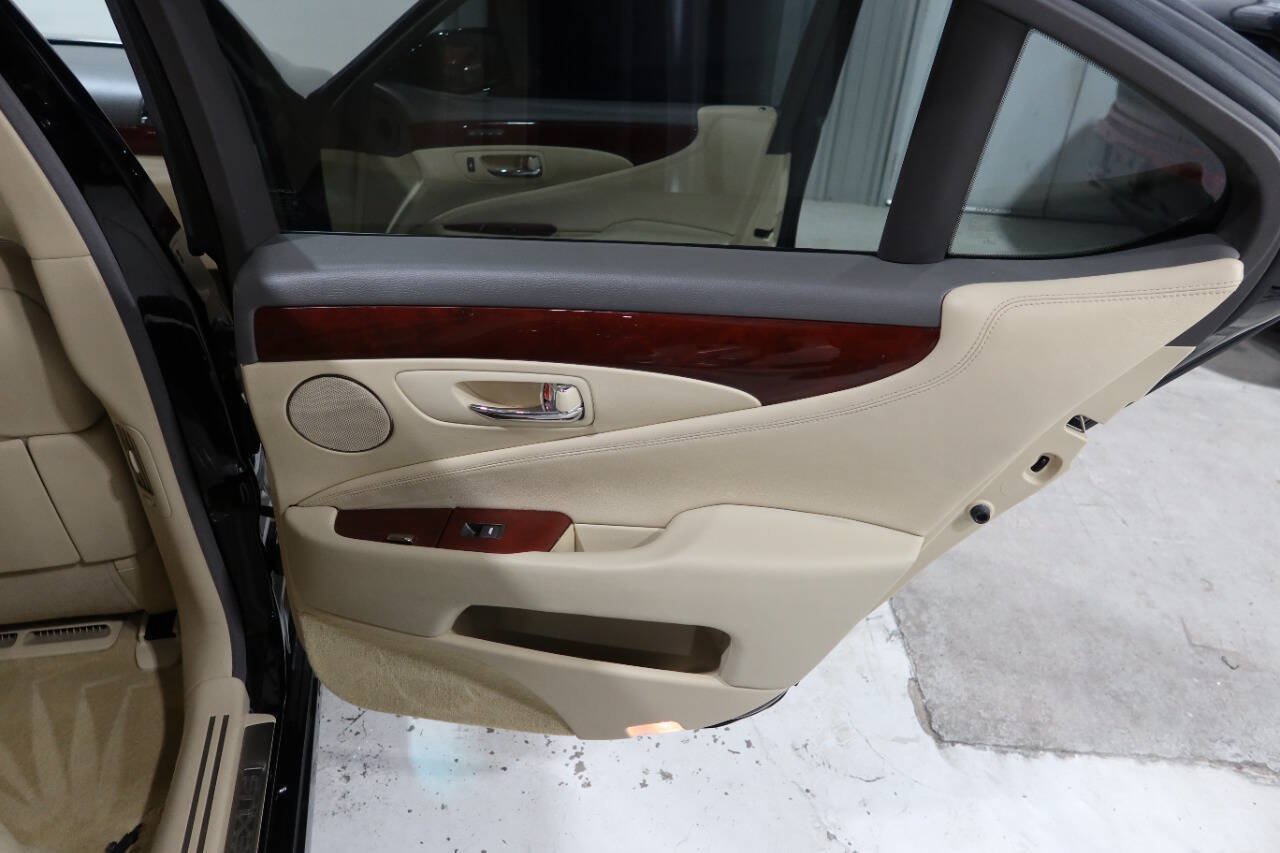 Used 2012 Lexus LS 460 w/ Comfort Pkg RWD image 31
