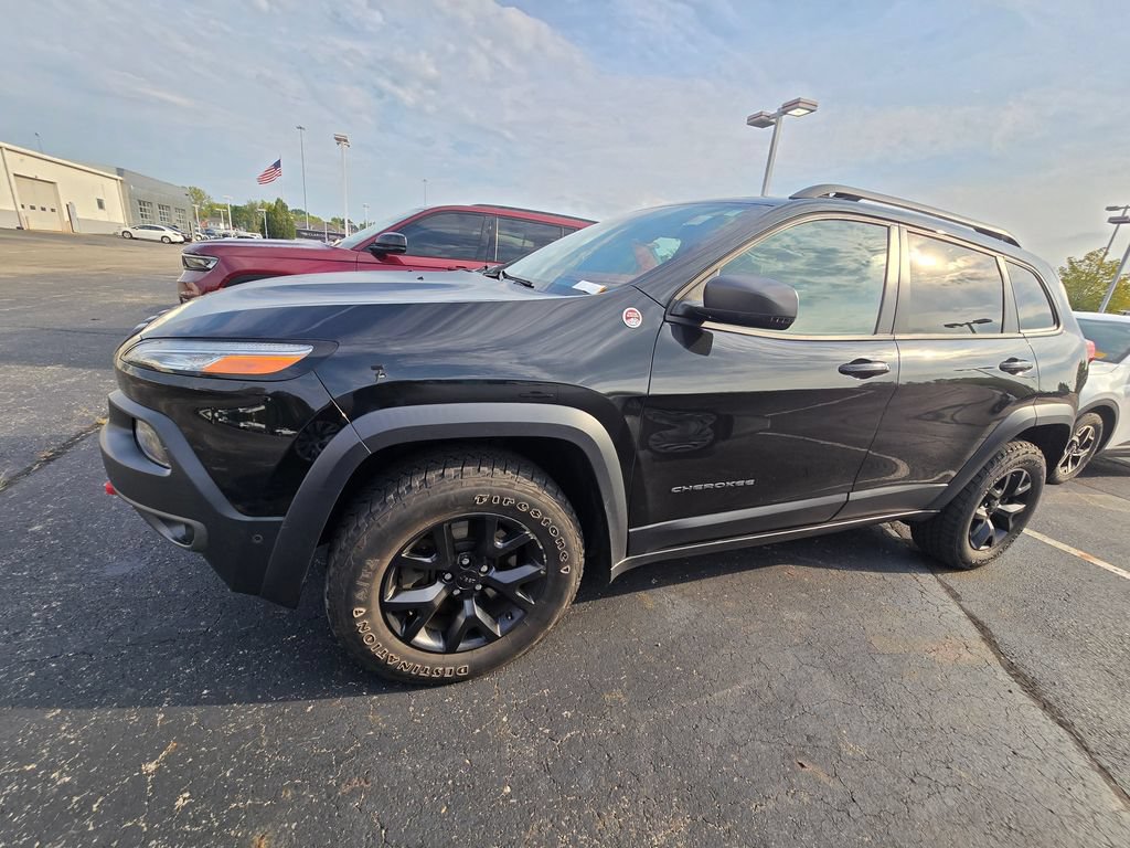 Used 2016 Jeep Cherokee Trailhawk w/ Comfort/Convenience Group AWD/4WD image 4