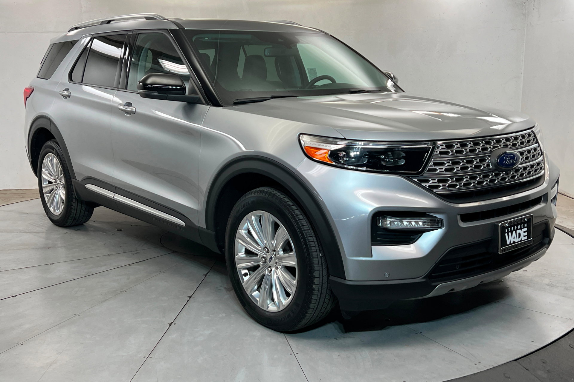 Used 2024 Ford Explorer Limited w/ Equipment Group 301A AWD/4WD image 7