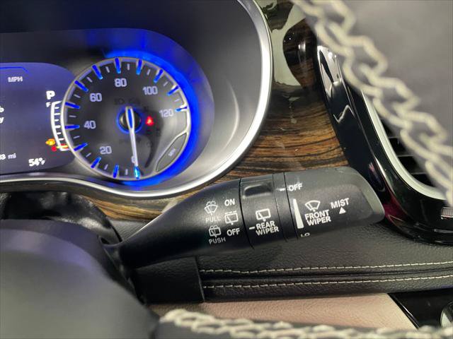 Certified 2023 Chrysler Pacifica Limited FWD image 11