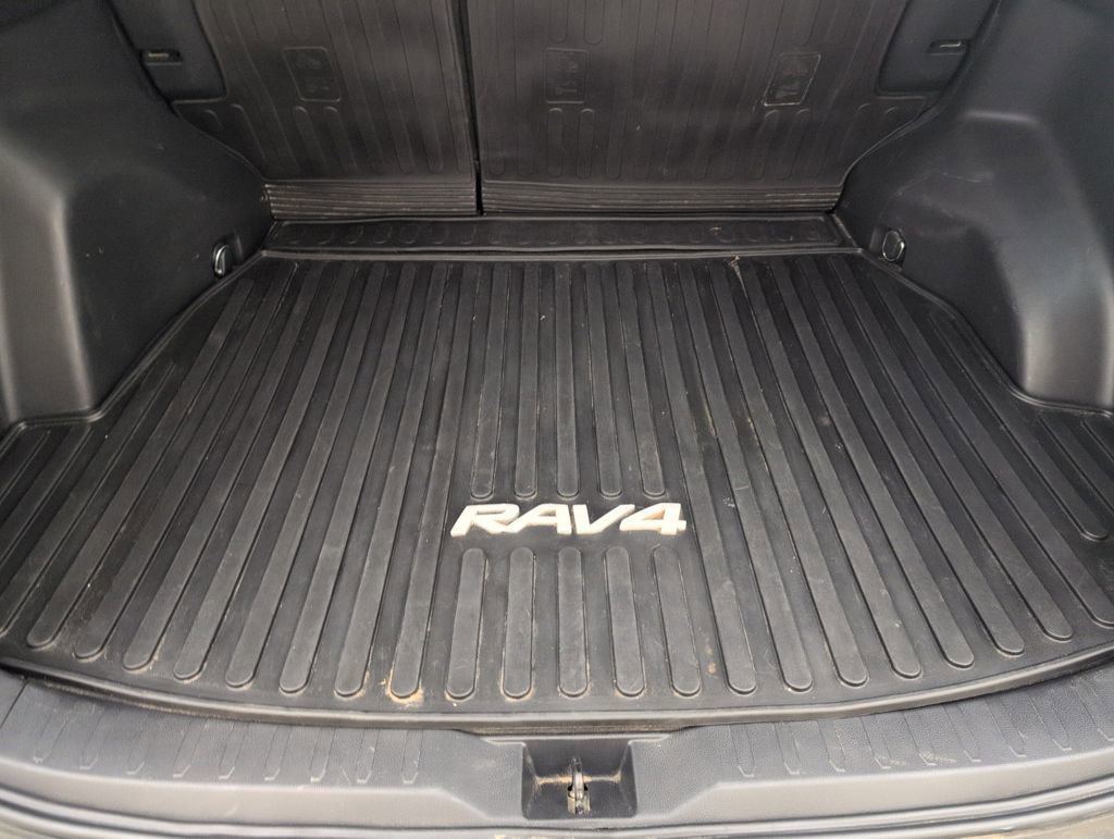Used 2022 Toyota RAV4 XLE image 34