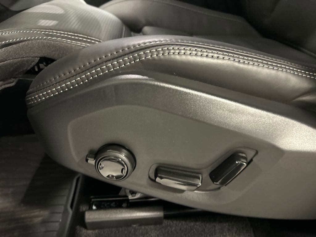 Used 2026 Volvo XC90 B6 Ultra w/ Protection Package image 11