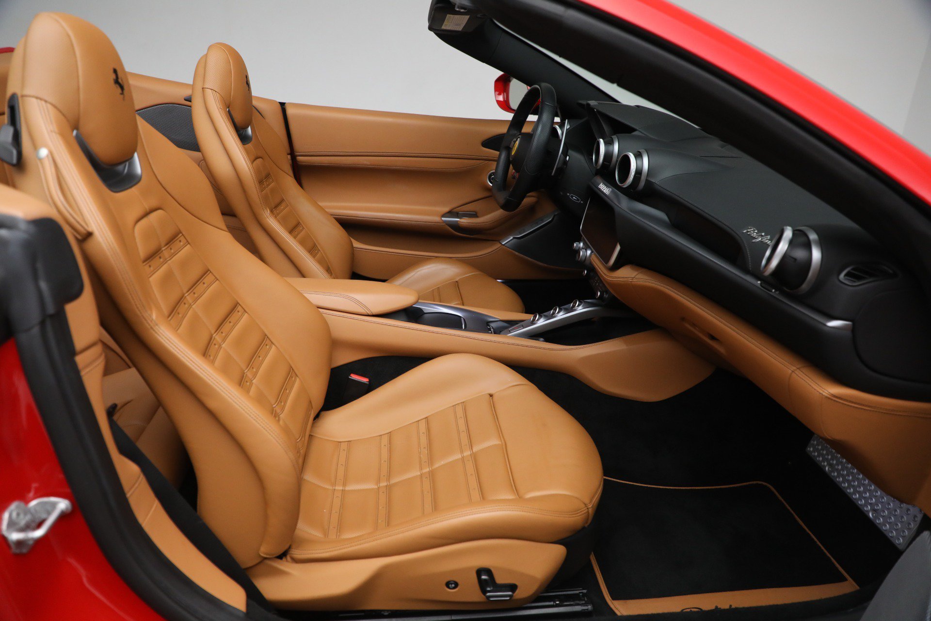 Used 2019 Ferrari Portofino RWD image 14