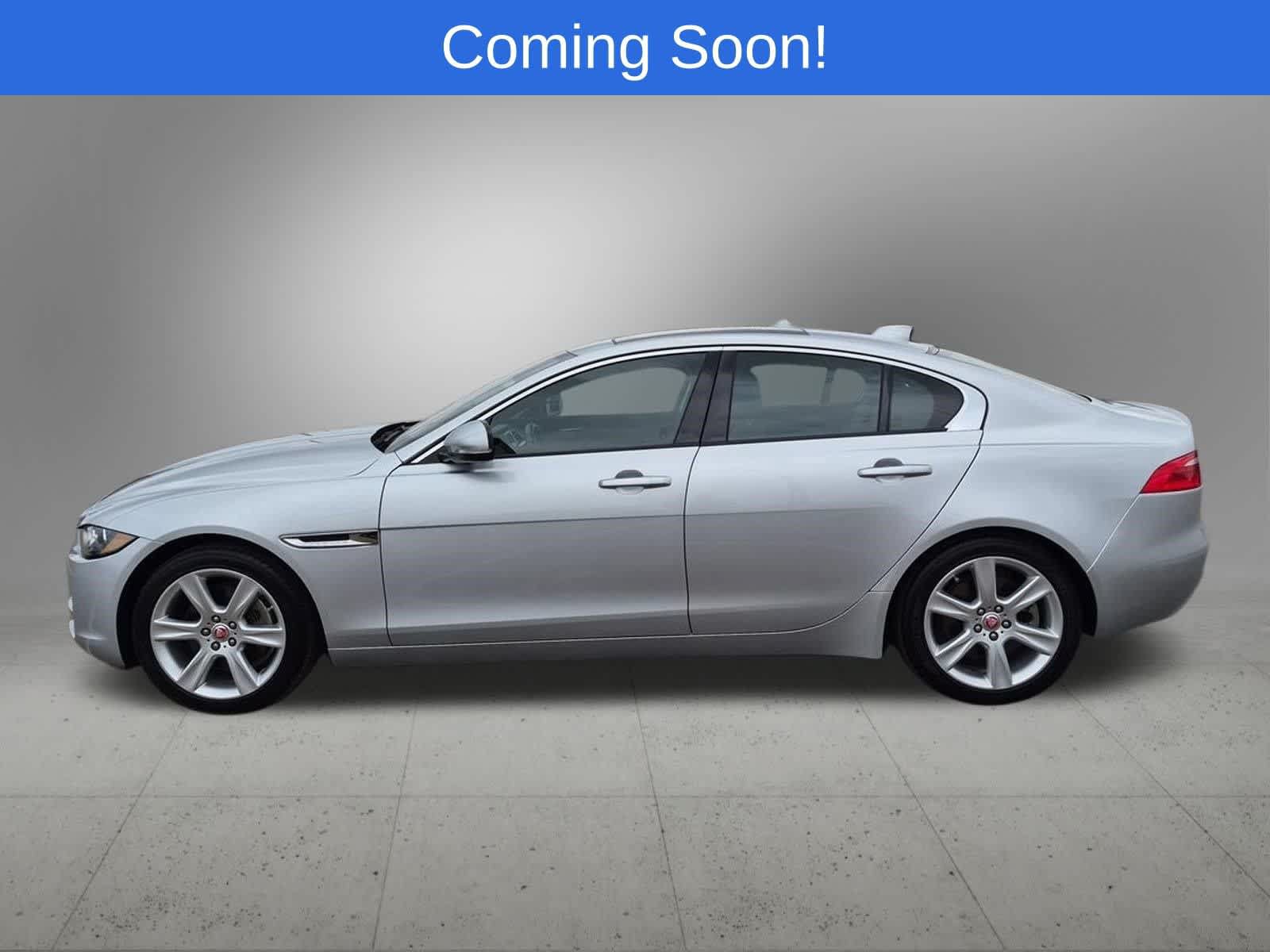 Used 2017 Jaguar XE Premium RWD image 3