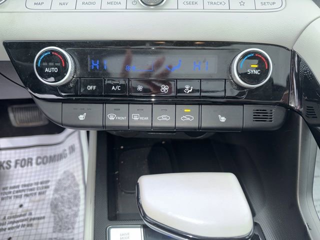 Used 2024 Hyundai Elantra Limited image 19
