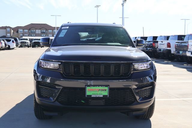 New 2025 Jeep Grand Cherokee Altitude image 2