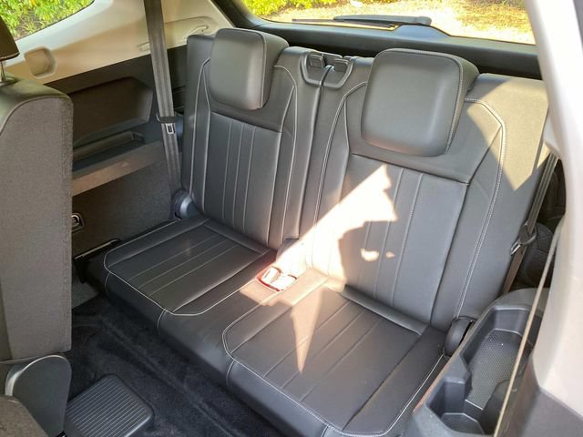 Used 2023 Volkswagen Tiguan SE w/ Panoramic Sunroof Package FWD image 10