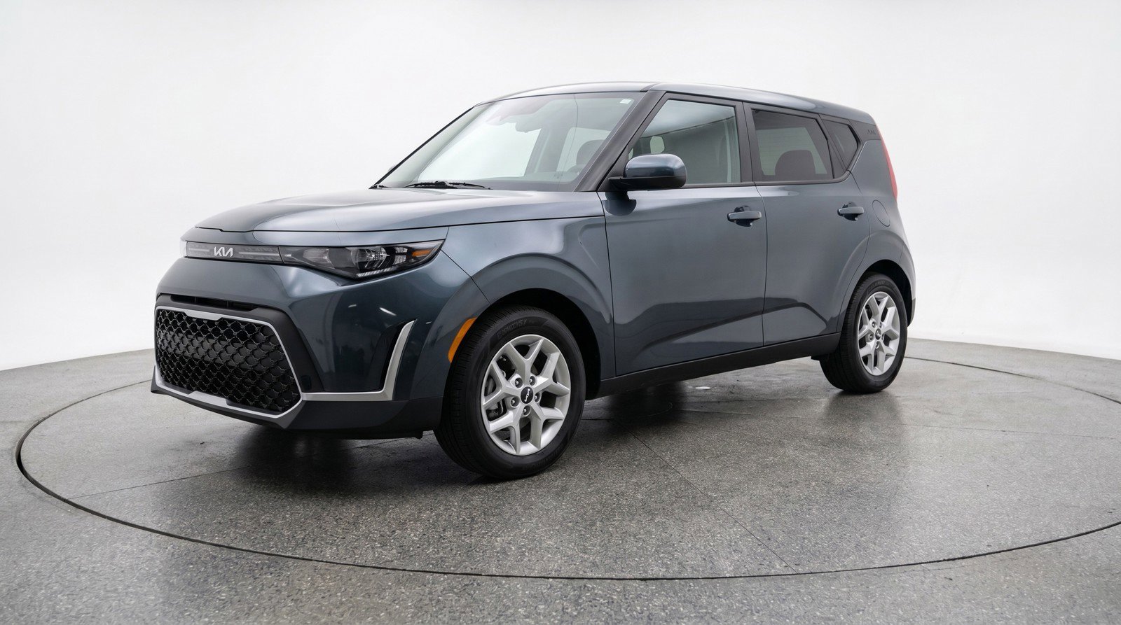 Used 2025 Kia Soul LX w/ LX Technology Package FWD image 3