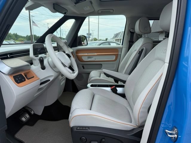 Used 2025 Volkswagen ID. Buzz 1st Edition RWD image 9